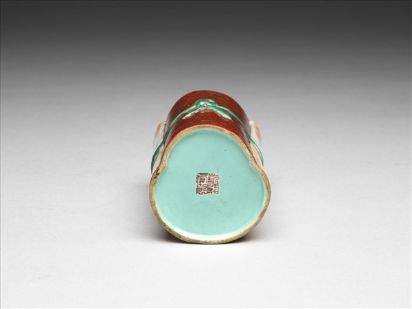 粉彩卷書式花插