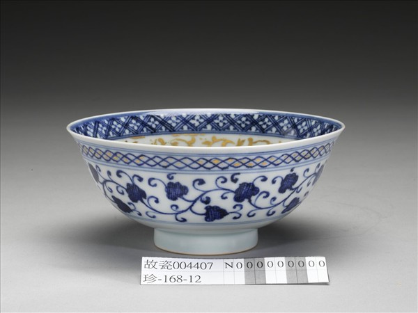 青花蓮塘紋金彩碗