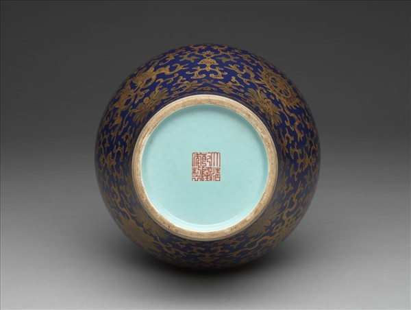 霽青釉描金八寶番蓮紋瓶