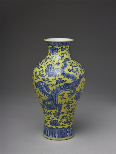 黃釉青花龍紋瓶