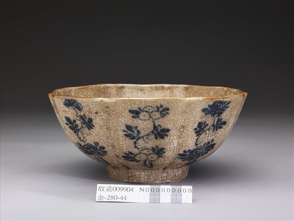 仿哥釉青花花卉紋花式碗