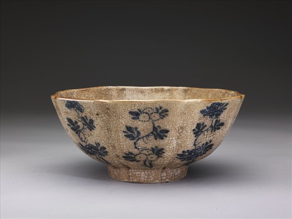 仿哥釉青花花卉紋花式碗