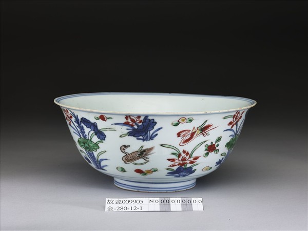 五彩蓮塘鴛鴦紋碗