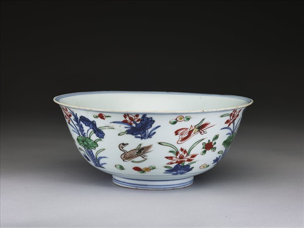 五彩蓮塘鴛鴦紋碗