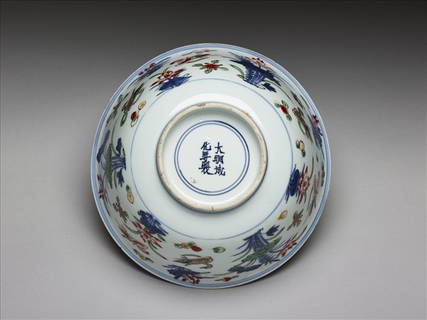 五彩蓮塘鴛鴦紋碗