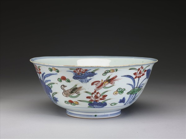 五彩蓮塘鴛鴦紋碗