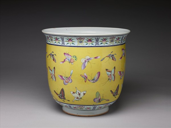 粉彩蝴蝶紋花盆