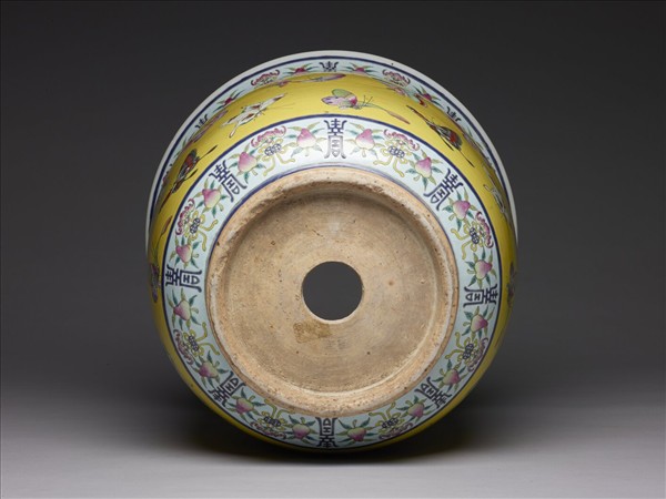 粉彩蝴蝶紋花盆