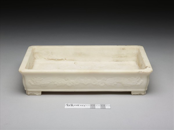 白石雕蝠龍長方水仙盆