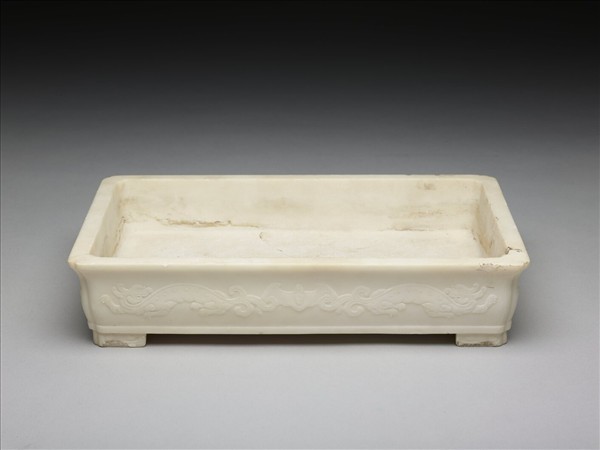 白石雕蝠龍長方水仙盆