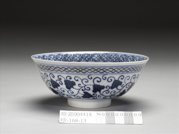 青花蓮塘紋金彩碗