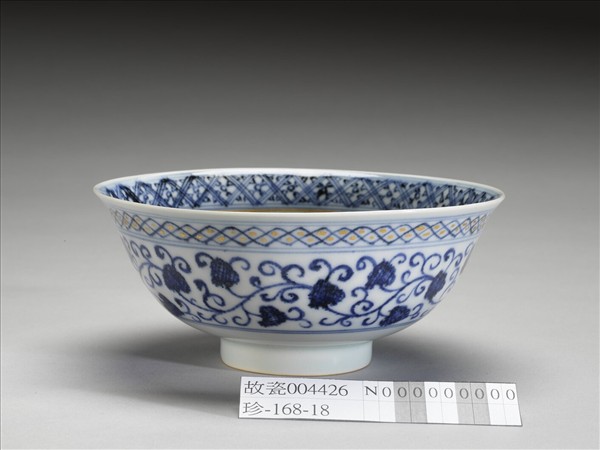 青花蓮塘紋金彩碗