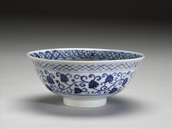 青花蓮塘紋金彩碗