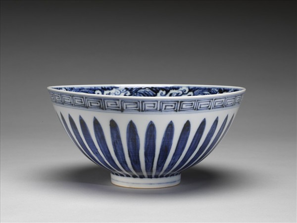 青花蓮瓣四季花卉紋蓮子碗