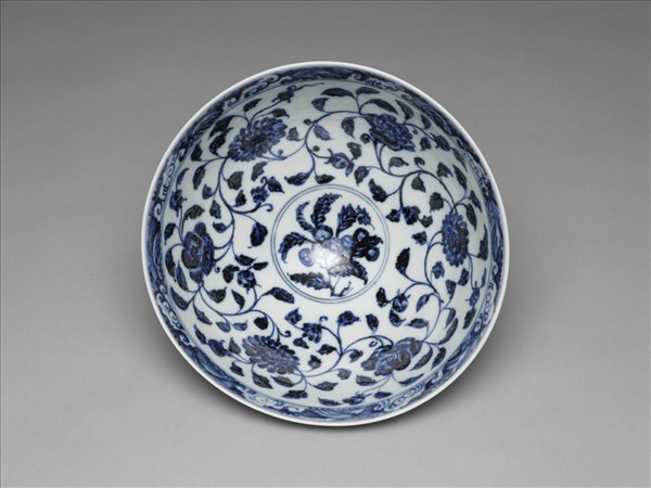 青花蓮瓣四季花卉紋蓮子碗