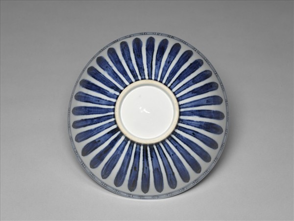 青花蓮瓣四季花卉紋蓮子碗