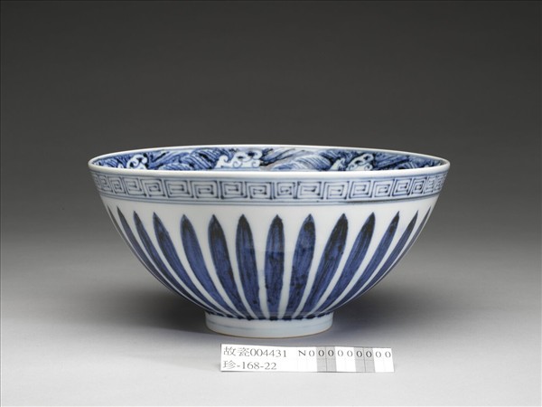 青花蓮瓣四季花卉紋蓮子碗