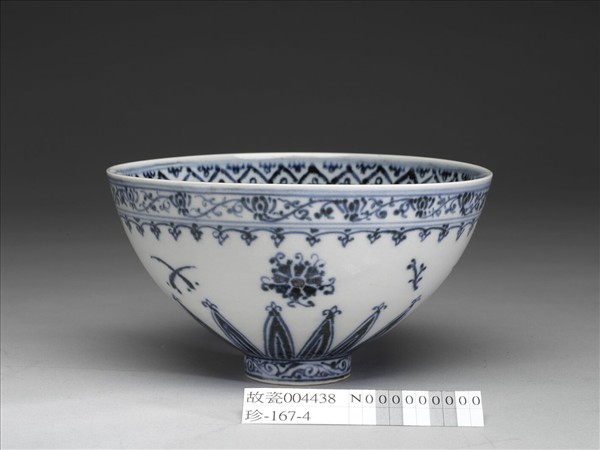青花幾何花卉紋蓮子碗