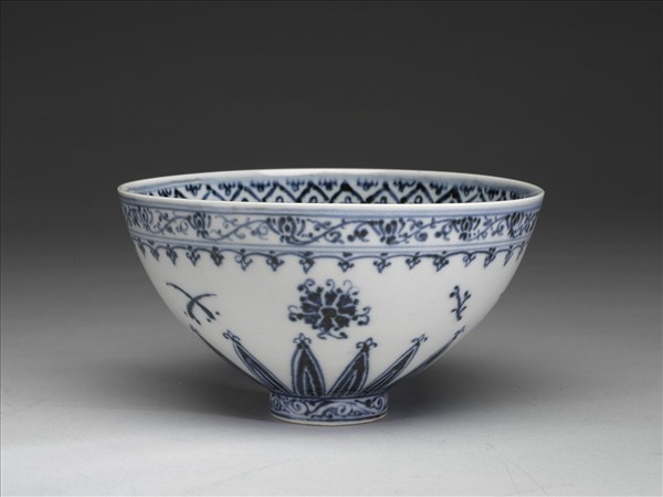青花幾何花卉紋蓮子碗