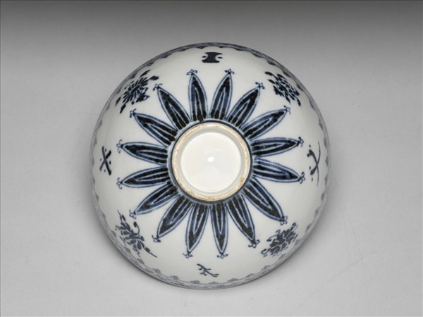 青花幾何花卉紋蓮子碗