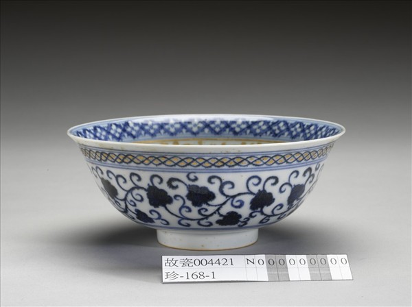 青花蓮塘紋金彩碗