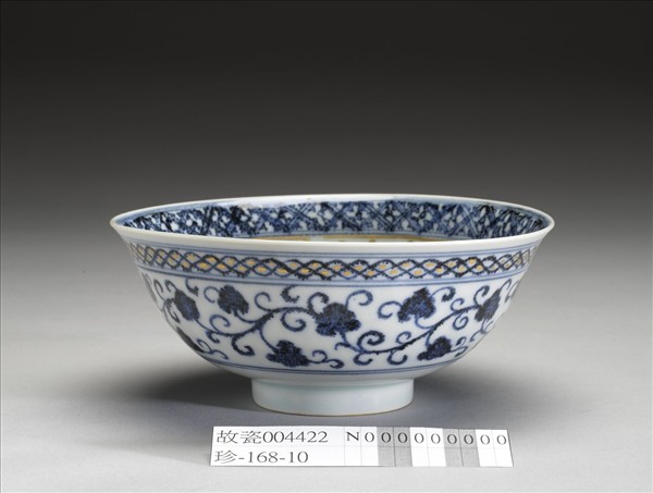 青花蓮塘紋金彩碗