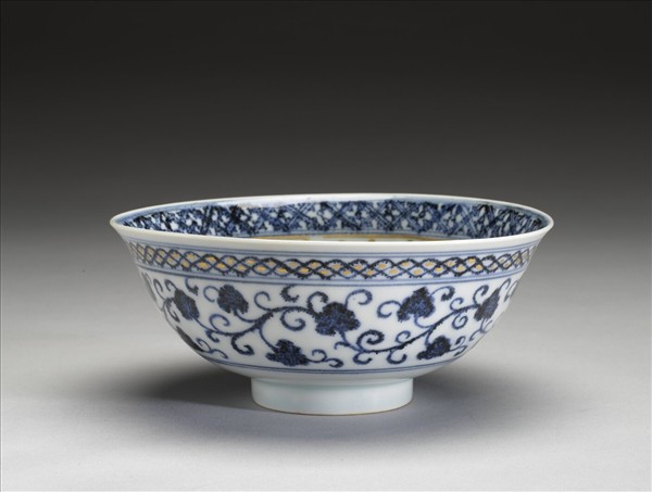 青花蓮塘紋金彩碗