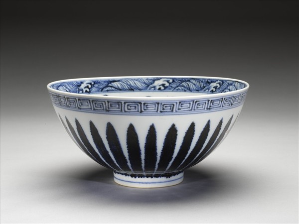 青花蓮瓣四季花卉紋蓮子碗