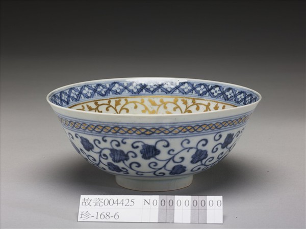 青花蓮塘紋金彩碗