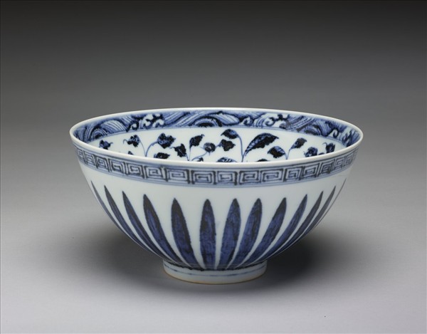 青花蓮瓣四季花卉紋蓮子碗