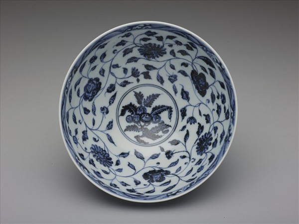 青花蓮瓣四季花卉紋蓮子碗
