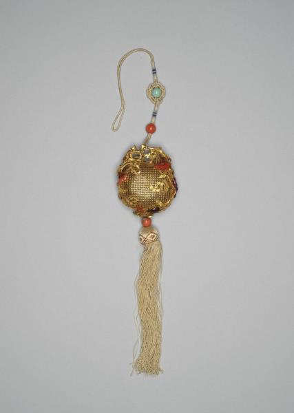 鏤空嵌寶金纍絲石榴香囊