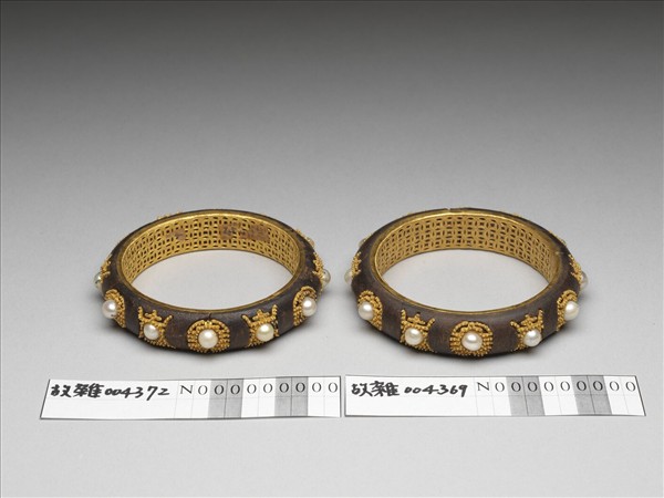 茄楠木嵌珠金纍絲壽字鐲