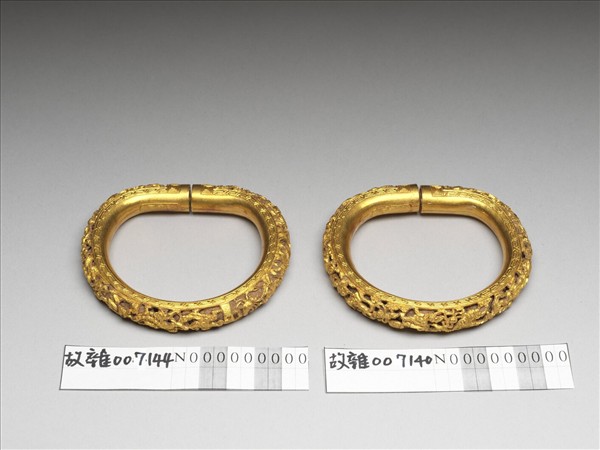 金雕人物填茄楠木香料鐲