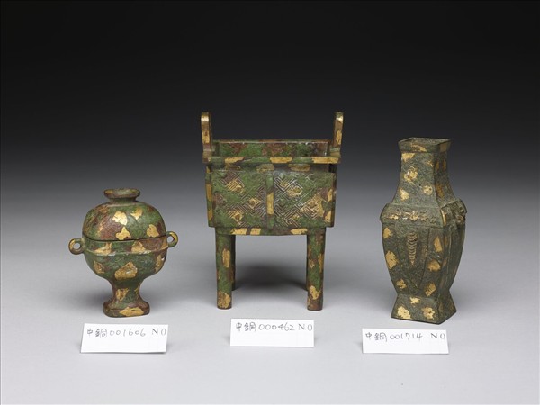 銅灑金雲雷紋方鼎