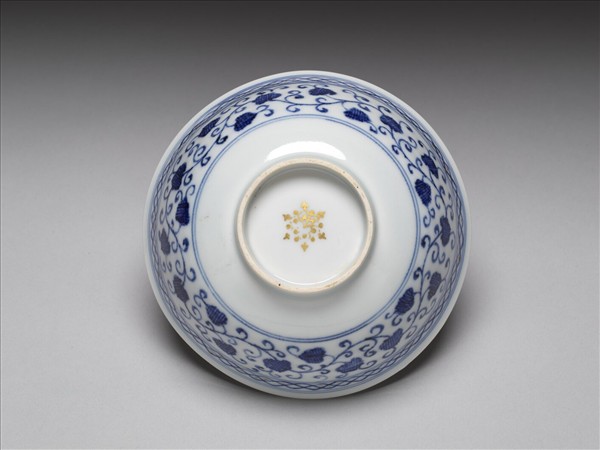 青花蓮塘紋金彩碗