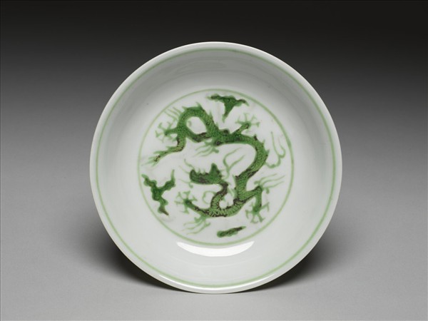 綠彩雲龍紋盤