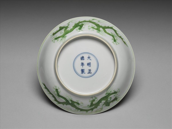 綠彩雲龍紋盤