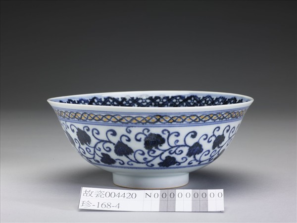 青花蓮塘紋金彩碗