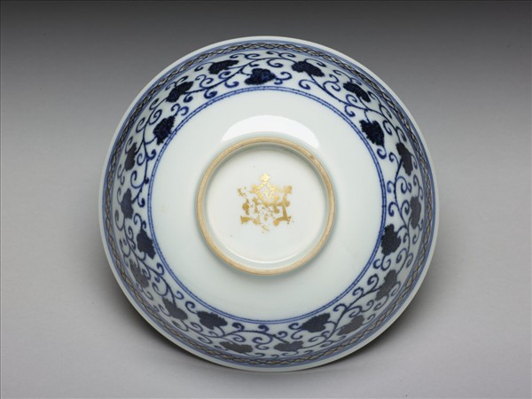 青花蓮塘紋金彩碗