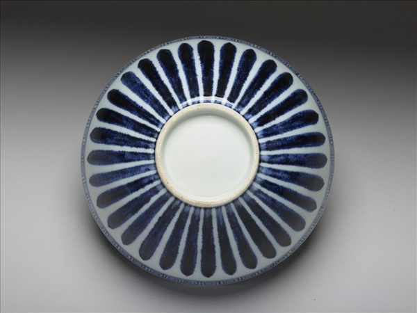 青花蓮瓣四季花卉紋蓮子碗