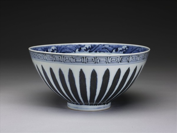 青花蓮瓣四季花卉紋蓮子碗