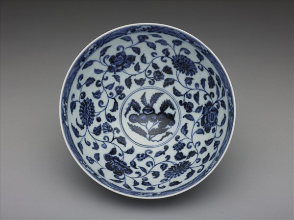 青花蓮瓣四季花卉紋蓮子碗