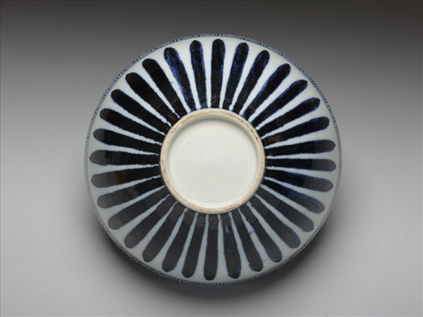 青花蓮瓣四季花卉紋蓮子碗