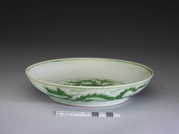 白瓷綠彩雲龍紋盤
