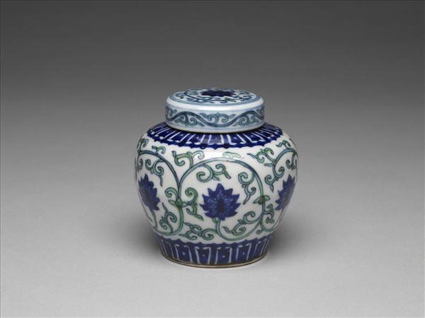 鬥彩花卉紋蓋罐- 故宮