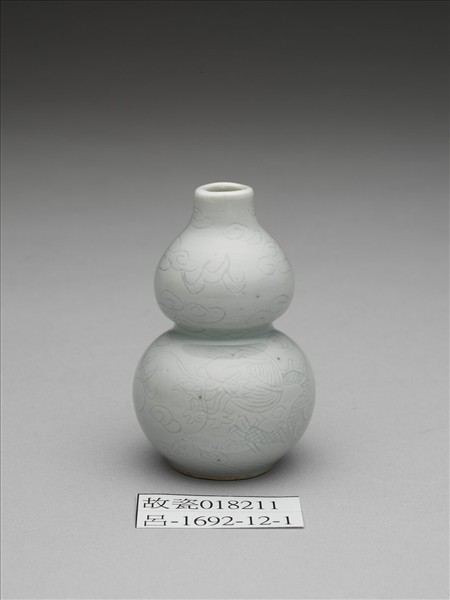 青瓷暗花葫蘆瓶