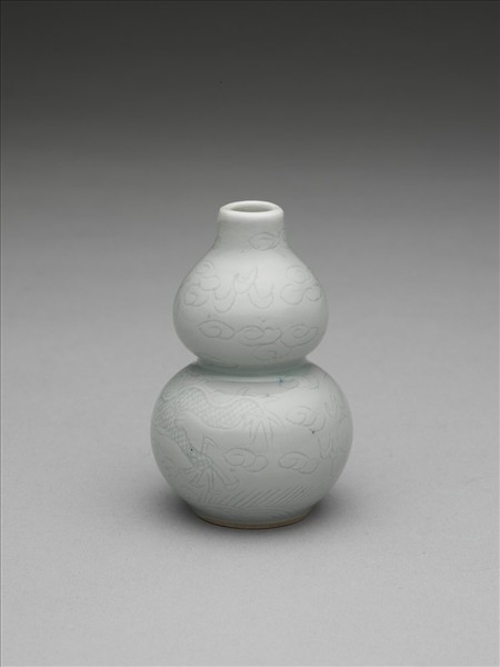 青瓷暗花葫蘆瓶