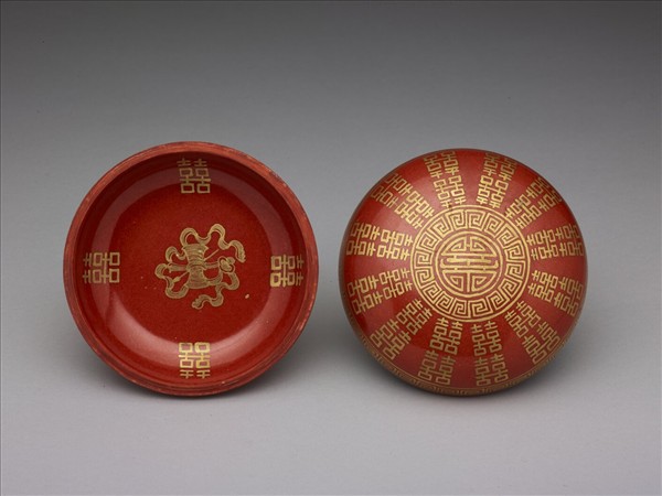 紅地描金喜字蓋盒