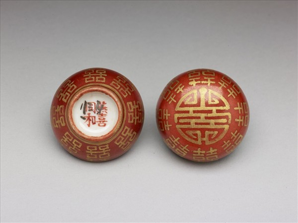 紅地描金喜字蓋盒